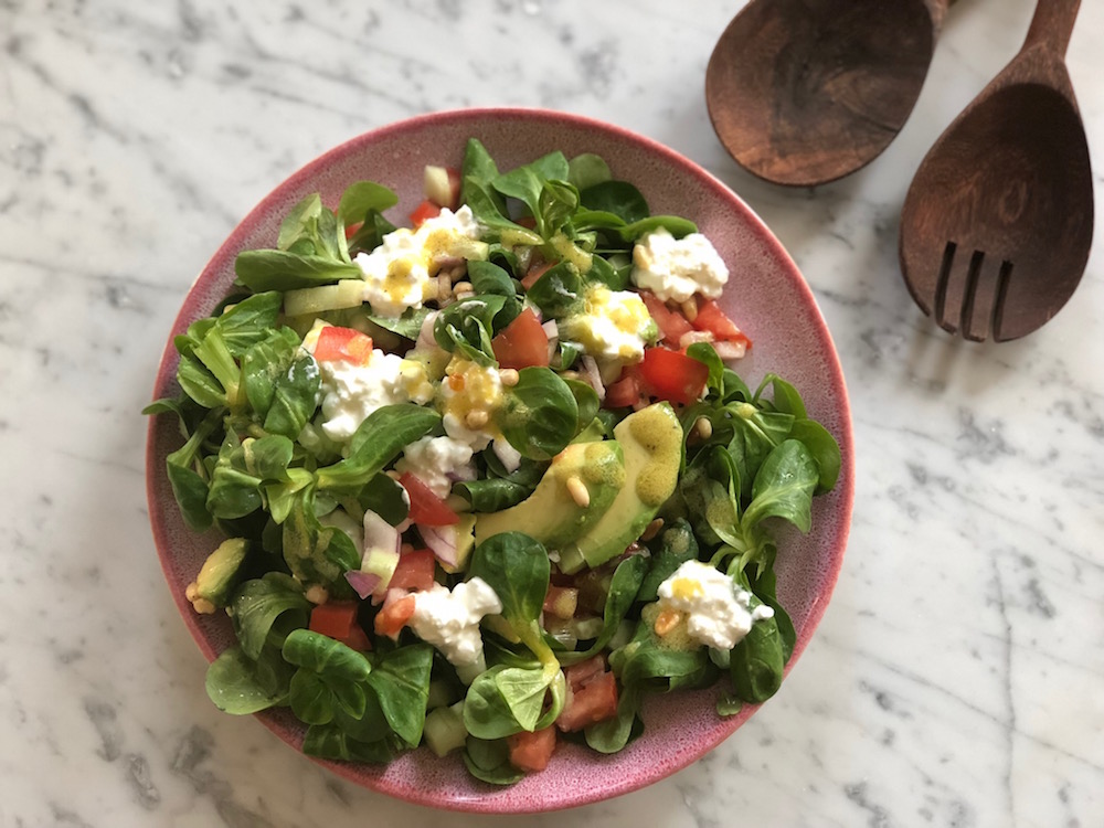 Salade met mosterd-witte wijn azijn dressing