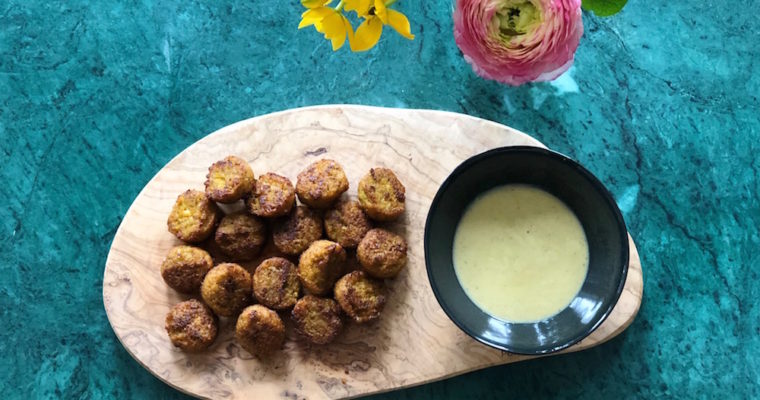 Tahin-honingdip met falafelballetjes