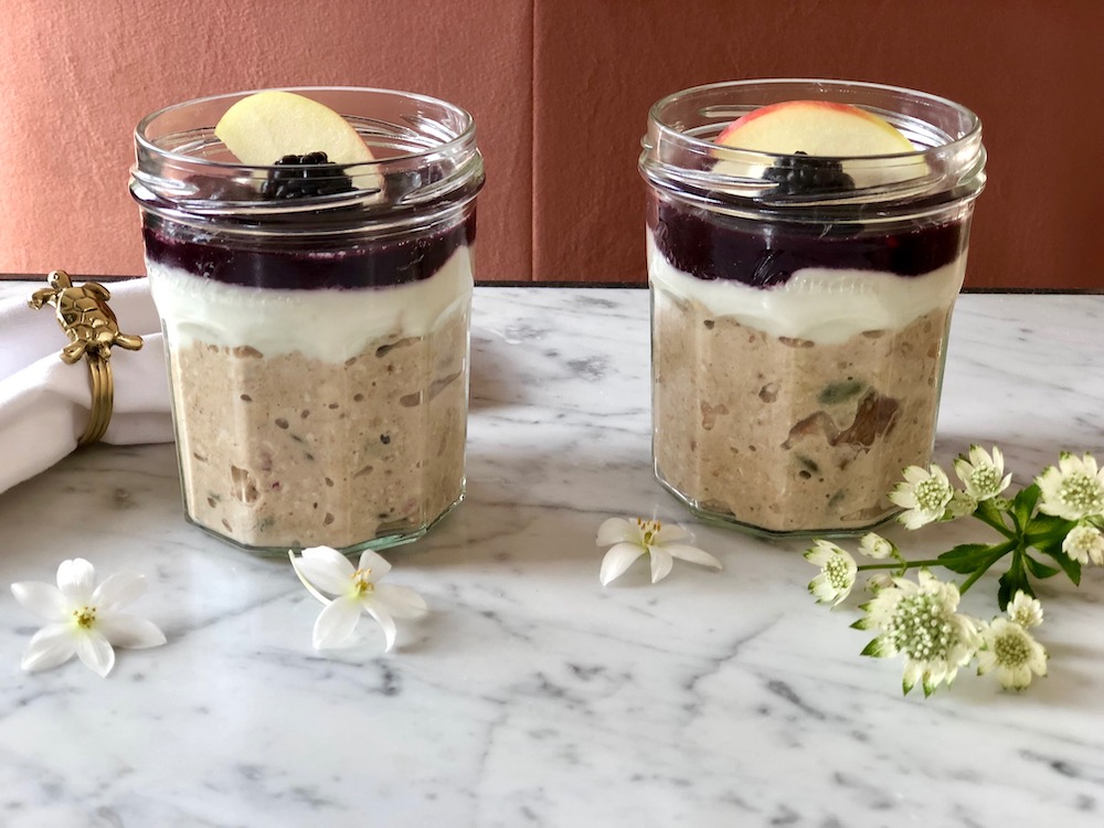 Bircher muesli met bramensaus