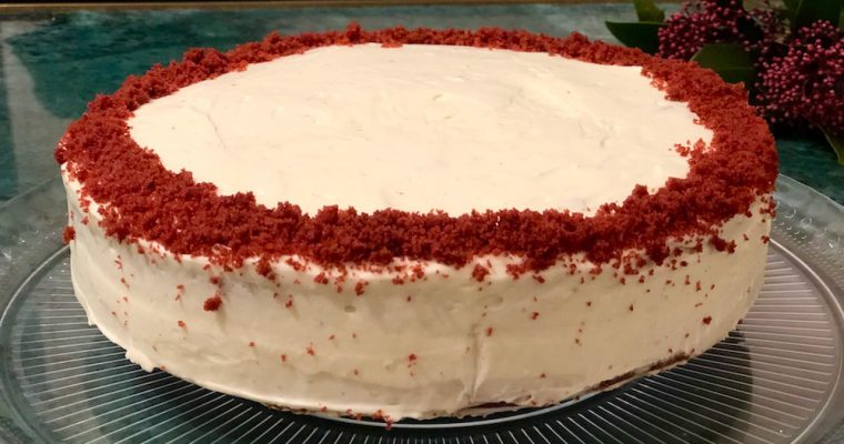 Feestelijke red velvet cake